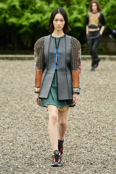 Look 37